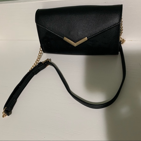 Urban expressions crossbody clutch - Picture 1 of 5